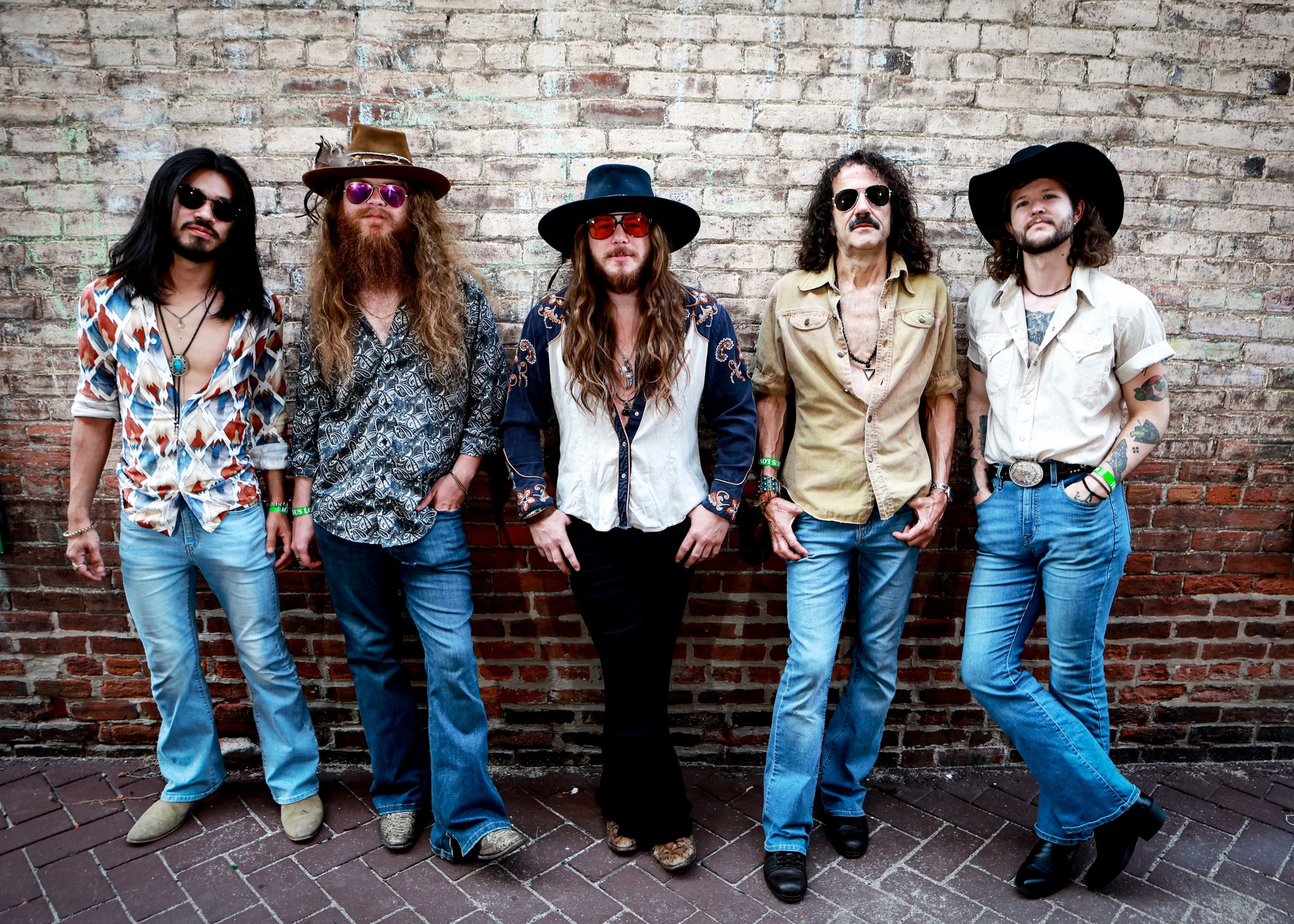 HIPPIES & COWBOYS